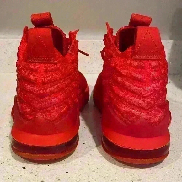 Lebron XVII (GS) - Picture 4 of 4